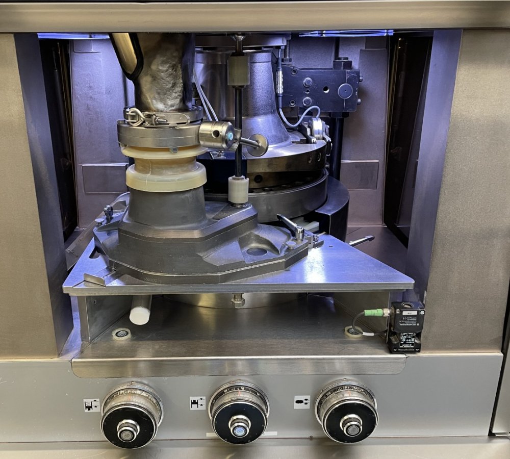 FETTE P 2100 EC Rundlauf-Tablettenpresse 29 Stationen