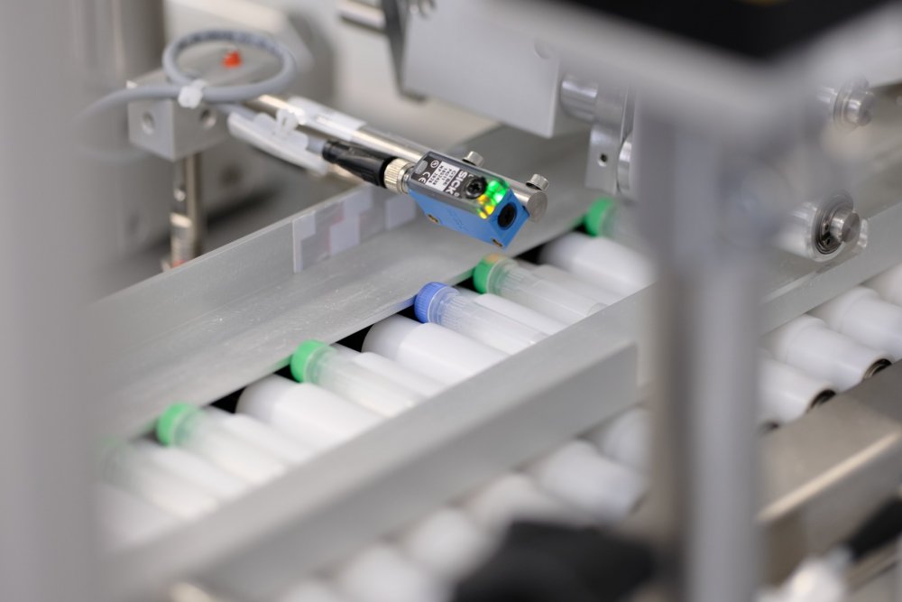 ZELLWAG Z-110 S Füll- und Verschließmaschine mit Etikettierer