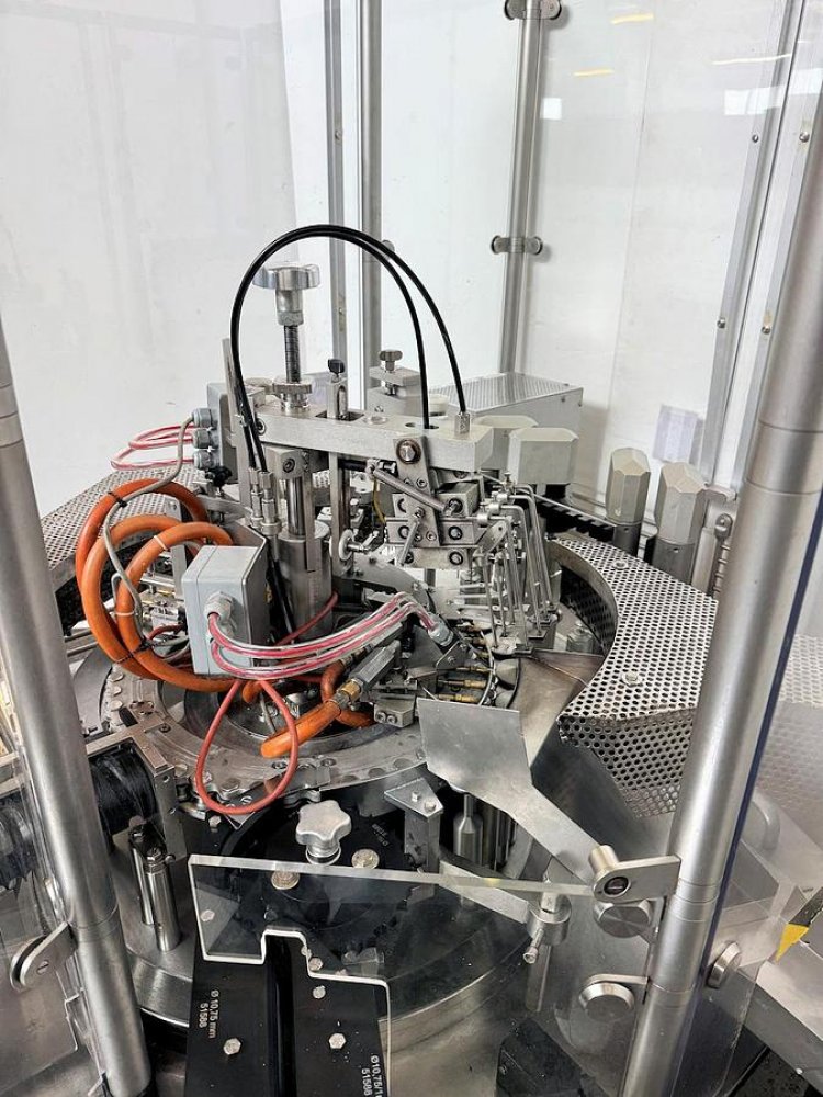 BAUSCH + STRÖBEL AFV 4015 Ampoule Filling- and Closing Machine