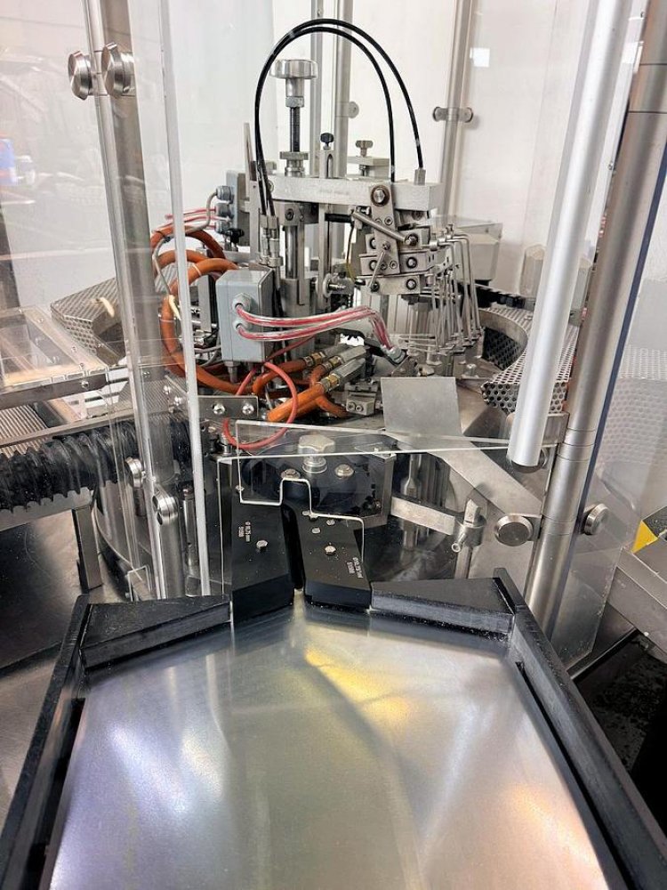 BAUSCH + STRÖBEL AFV 4015 Ampoule Filling- and Closing Machine