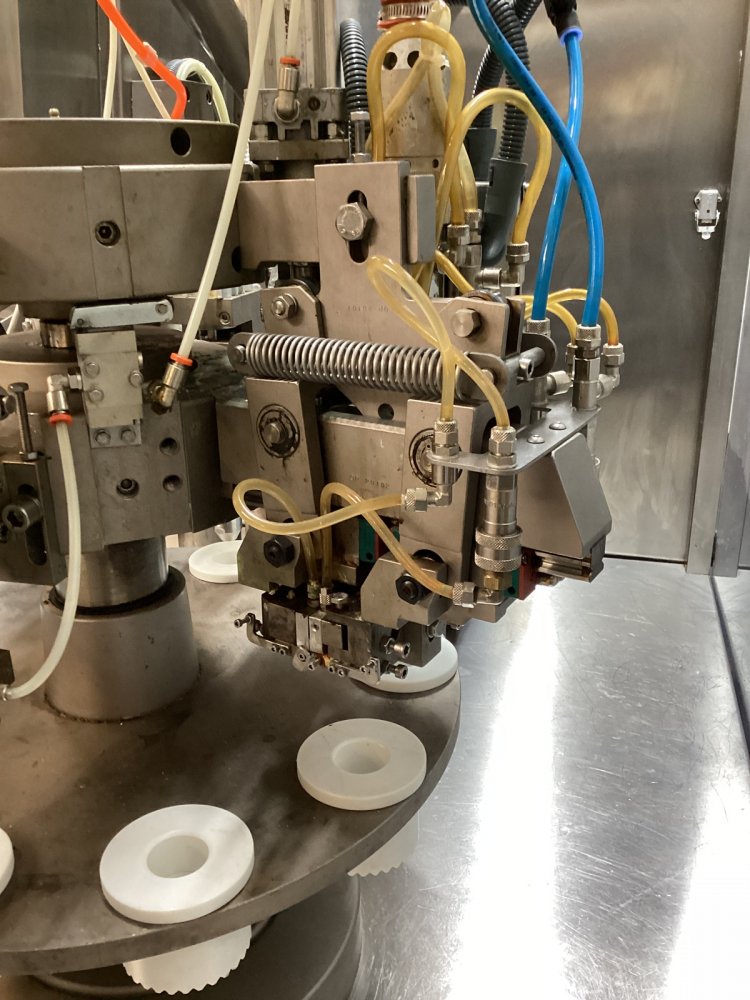 AXOMATIC OPTIMA 1000 Tubenfüll- und Verschließmaschine (Kunststofftuben)