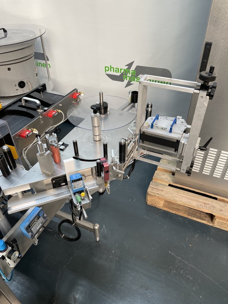 BAUSCH + STRÖBEL Line KSF 1020 + ESA 1002 Filling and Screw Capping machine for liquids with labeler