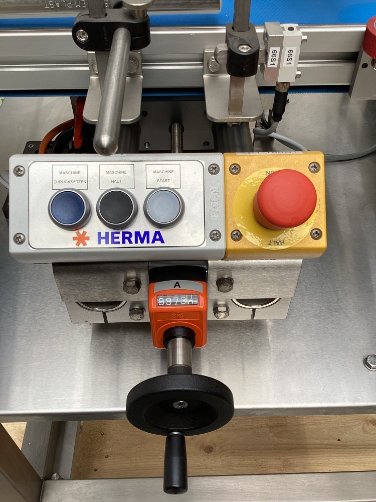 HERMA 752 CS étiqueteuse C-Wrap - Wrap-around